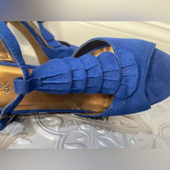 NEW Candie’s blue suede t strap heels size 7 - Picture 6 of 7